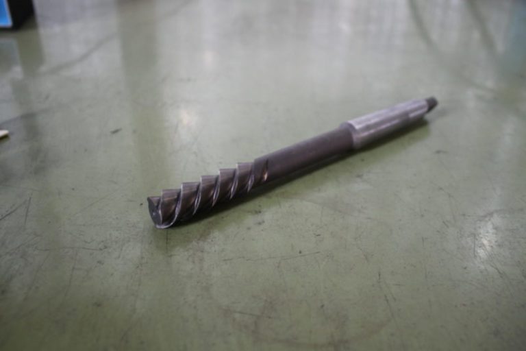 【初心者向け】エンドミルとリーマってどう違うの？ 切削工具の再研磨・製作・レンタルはツールリメイク